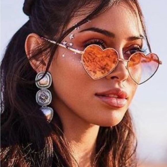 Quay Women's Heart Breaker Heart Shaped Gold Rim Sunglasses - Picture 1 of 7